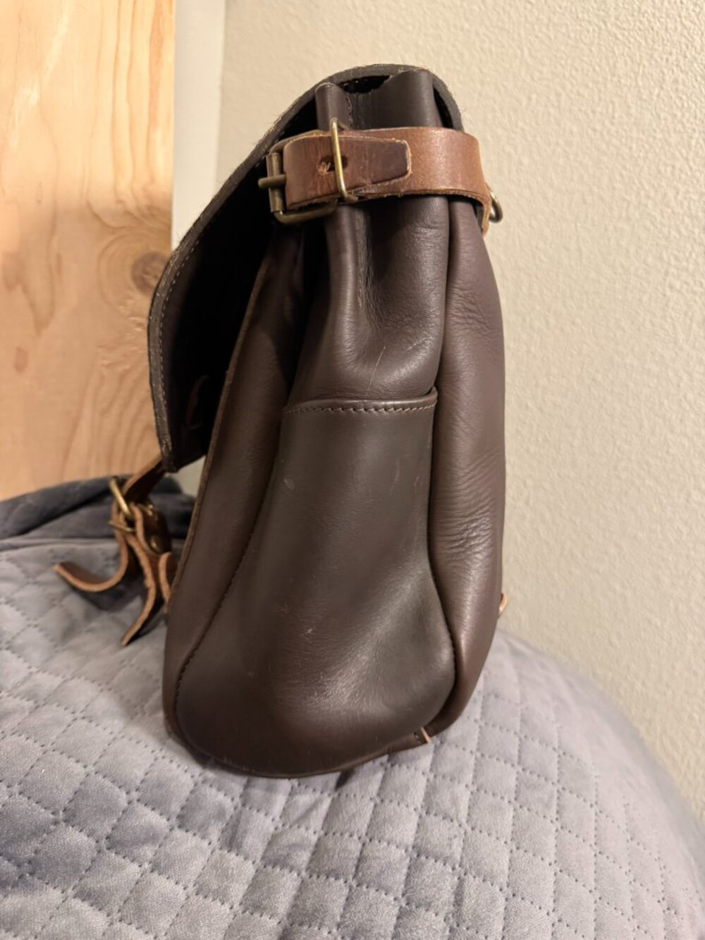 Bleu de chauffe dark brown leather postman bag with dust cover - Picture 5 of 16